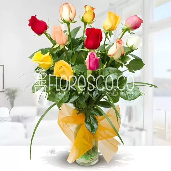 Jarrón con 12 Rosas Multicolor