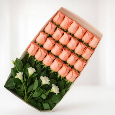 Caja de 24 Rosas Rosadas - Cajas - Por medio de este delicado diseño podrás expresar todo tu amor y afecto a tu ser querido, regala esta linda caja con 24 rosas rosadas y follajes verdes y demuéstrale lo importante que es para ti. La caja lleva su respectiva tapa. Sugerimos que acompañes este diseño con chocolates, peluches, globos o vinos para hacer aún más especial tu detalle, en el siguiente paso de la compra puedes agregar a tu orden estos productos si lo deseas. - Floresco
