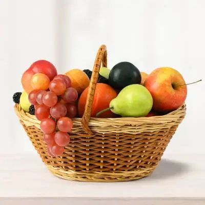 Canasta con Frutas Canes - Fruteros - Cuando lo necesites, en todo momento y ocasión, las frutas son ideales para obsequiar a ese ser especial y sorpender sin importar una fecha específica, esta linda canasta se ha elaborado con exquisitas, frescas y jugosas frutas tropicales (sin flores). Sugerimos que acompañes este diseño con chocolates, peluches o vinos para hacer aún más especial tu detalle, en el siguiente paso de la compra puedes agregar a tu orden estos productos si lo deseas. - Floresco