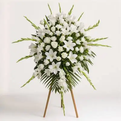 Pedestal Fúnebre Salvación - Fúnebres - No hay un momento mas difícil para alguién que la partida de un ser querido, envía tus más sentidas condolencias a través de este lindo pedestal que se compone de lirios blancos, fuyi y rosas blancas, gladiolos y follajes verdes. - Floresco