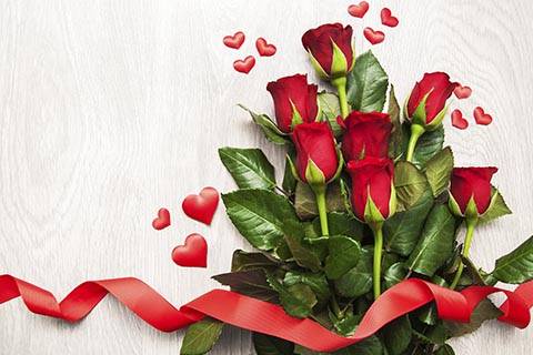 5 Mensajes Inolvidables para tu Tarjeta de San Valentín (Y las Flores que Combinan)